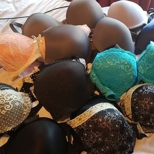 Bundle of 10 bras 36D